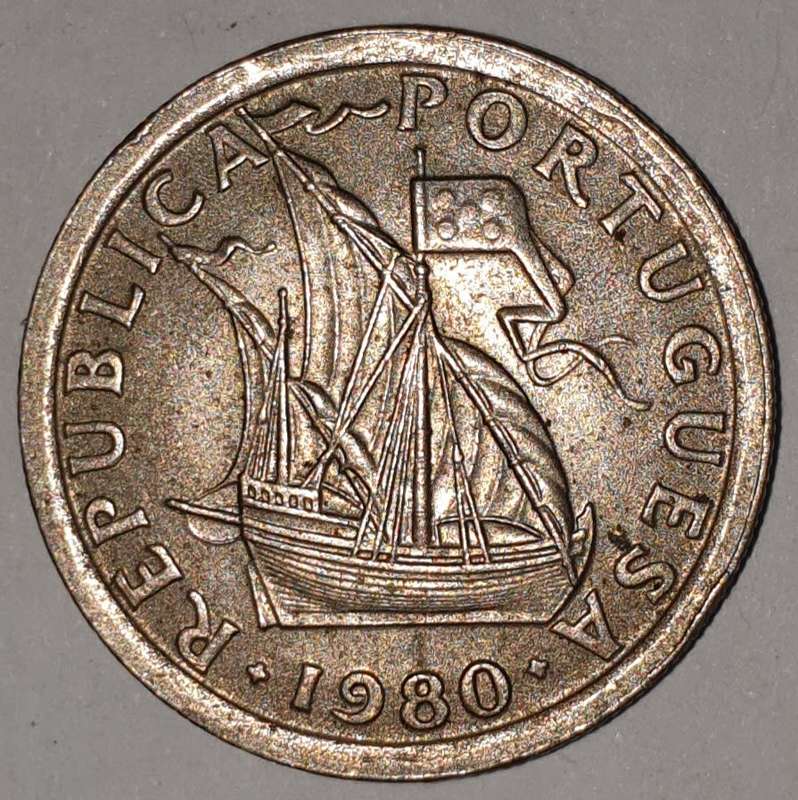 1980 - 2.5 ESCUDOS - 2$50 - 2 1/2 - PORTUGAL - PORTUGUESA - KM#590 - COPPER-NICKEL - PORTUGUESE